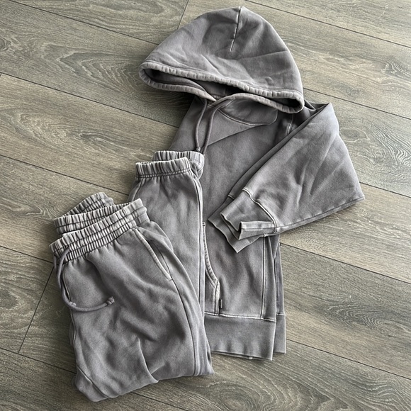 ARITZIA- Tna Boyfriend Sweatpant - Picture 4 of 4